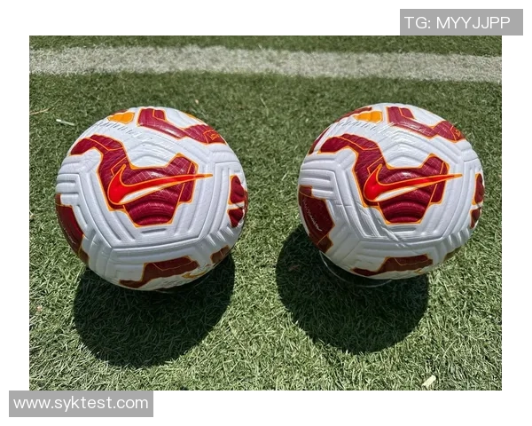 足球装备选购指南：适合不同场地的球鞋推荐与购买技巧分享